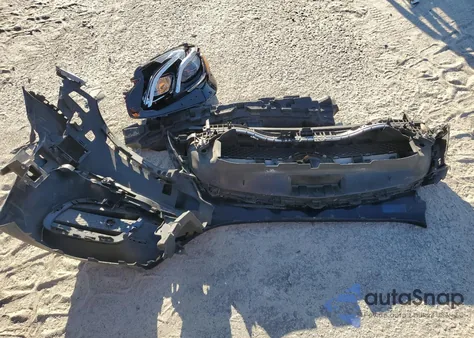 2017 Mercedes-Benz E 300 z USA, uszkodzony, nr VIN WDDZF4JB7HA055439